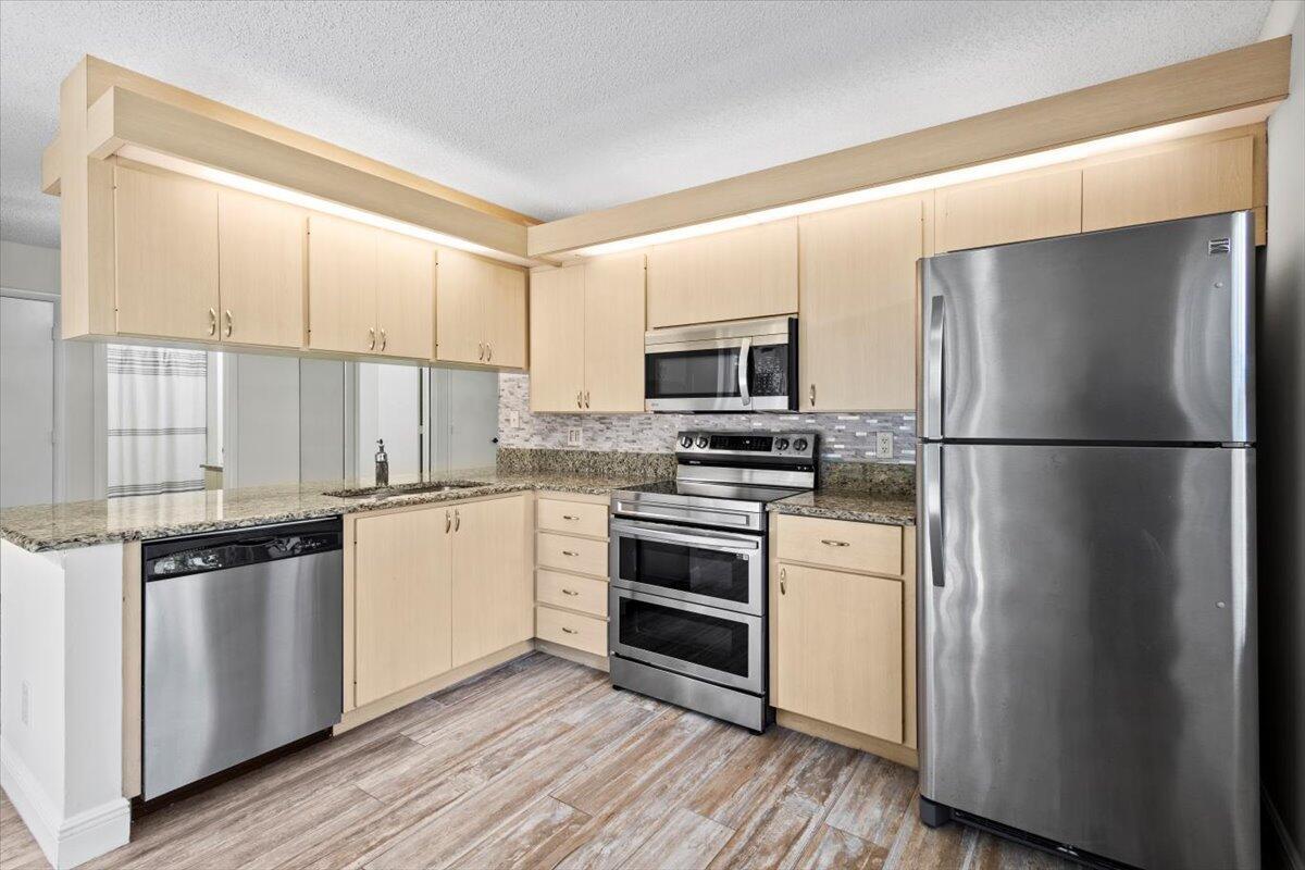 THE MEADOWS AT MARTIN DOW - Residential