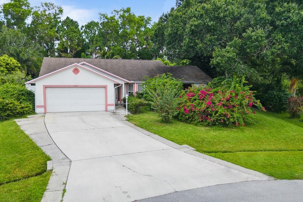 Photo of 6906 NW Hershy Circle, Port St Lucie, FL 34983 (MLS # R10897194)