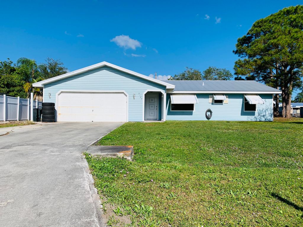 Photo of 2142 SE Holland Street, Port Saint Lucie, FL 34952 (MLS # R10781468)