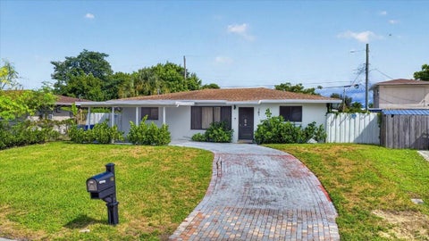 Tiny photo for 141 NW 19TH Street, Pompano Beach, FL 33060 (MLS # B26071387)