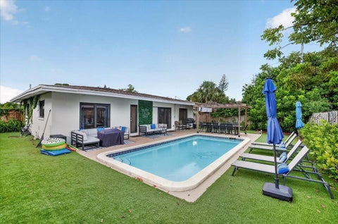 Tiny photo for 141 NW 19TH Street, Pompano Beach, FL 33060 (MLS # B26071387)