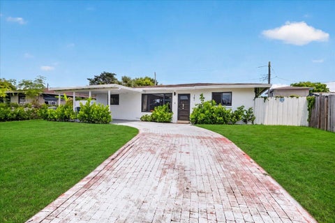 Tiny photo for 141 NW 19TH Street, Pompano Beach, FL 33060 (MLS # B26071387)