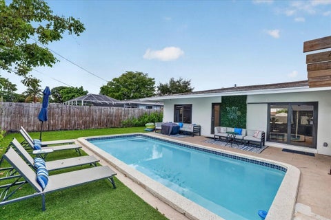 Tiny photo for 141 NW 19TH Street, Pompano Beach, FL 33060 (MLS # B26071387)