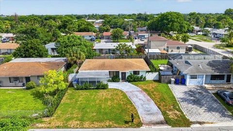 Tiny photo for 141 NW 19TH Street, Pompano Beach, FL 33060 (MLS # B26071387)