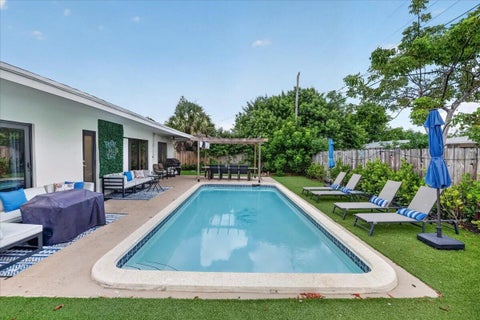 Tiny photo for 141 NW 19TH Street, Pompano Beach, FL 33060 (MLS # B26071387)