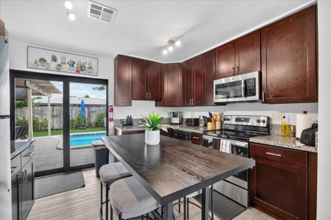 Tiny photo for 141 NW 19TH Street, Pompano Beach, FL 33060 (MLS # B26071387)