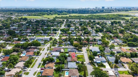 Tiny photo for 141 NW 19TH Street, Pompano Beach, FL 33060 (MLS # B26071387)