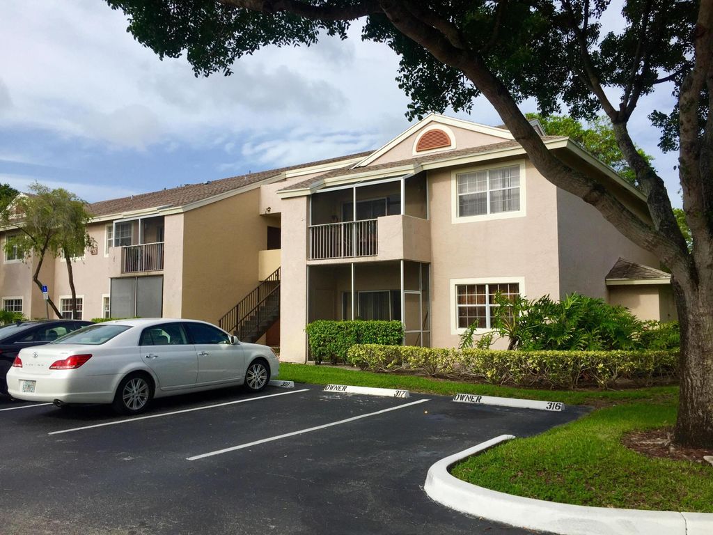 Photo of 660 Cypress Club Way #K11, Deerfield Beach, FL 33064 (MLS # B26018729)