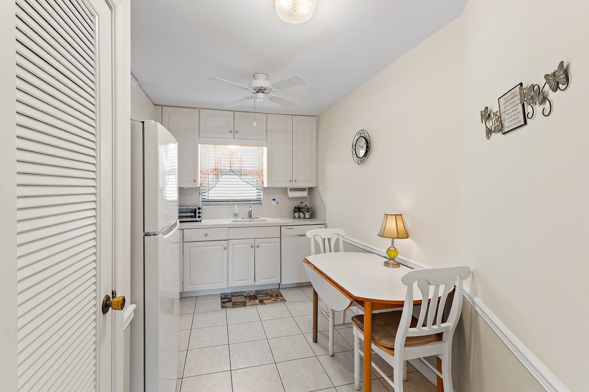 755 Saturn Street I 206