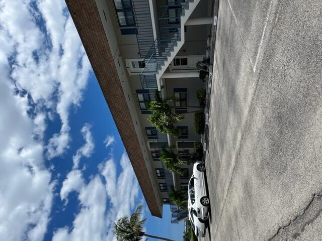 755 Saturn Street I 206