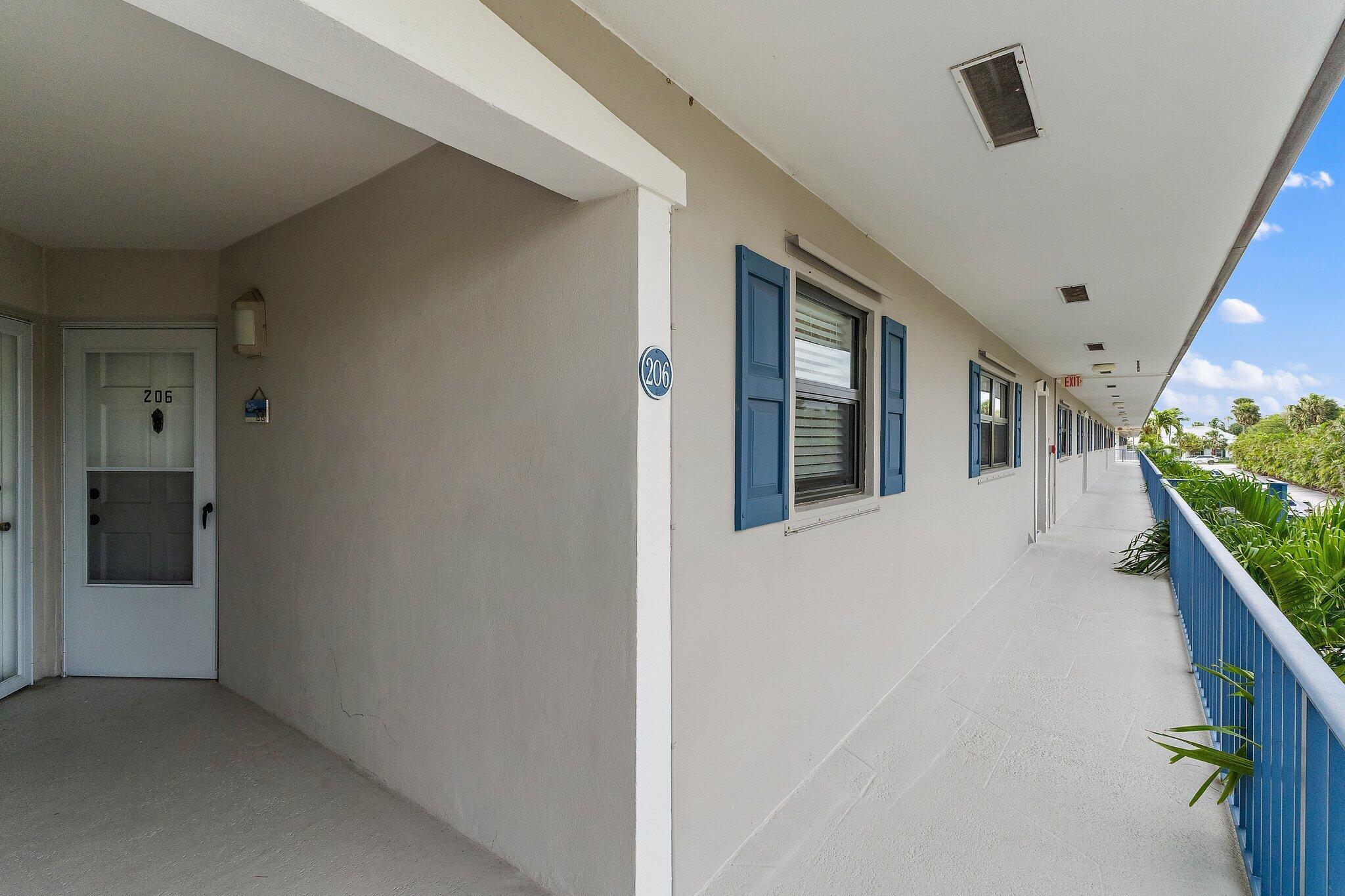 755 Saturn Street I 206
