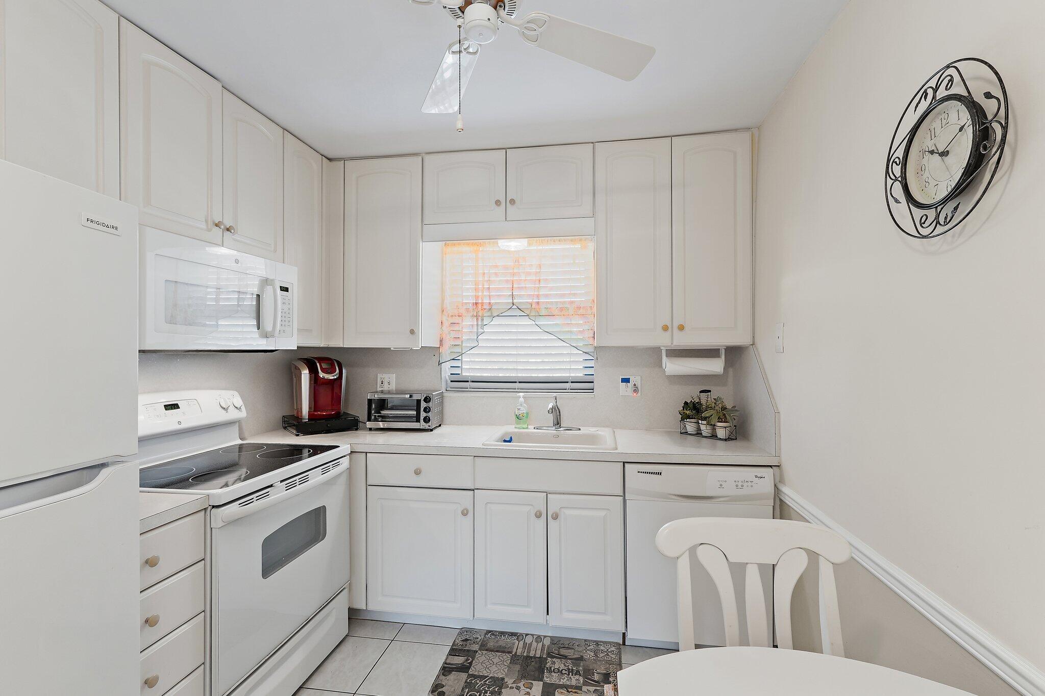 755 Saturn Street I 206