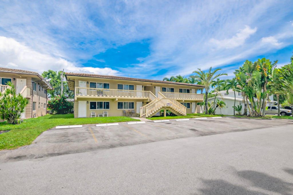 Photo of 2131 NE 40th Court #7, Lighthouse Point, FL 33064 (MLS # B26016292)
