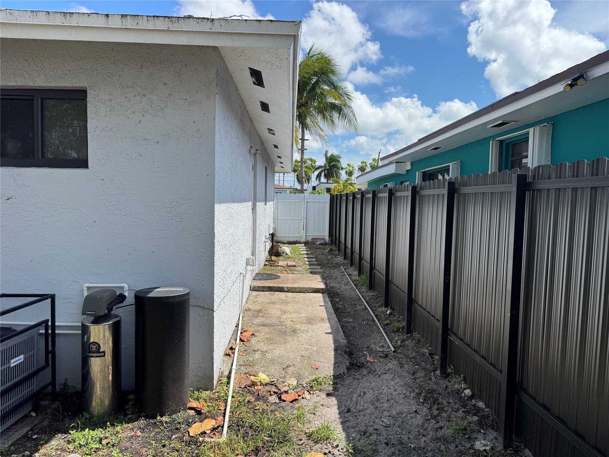 LIBERIA - Residential