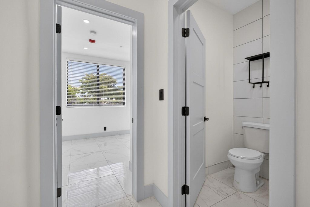 Photo of 2032 N Dixie Highway #15, West Palm Beach, FL 33407 (MLS # B26019147)