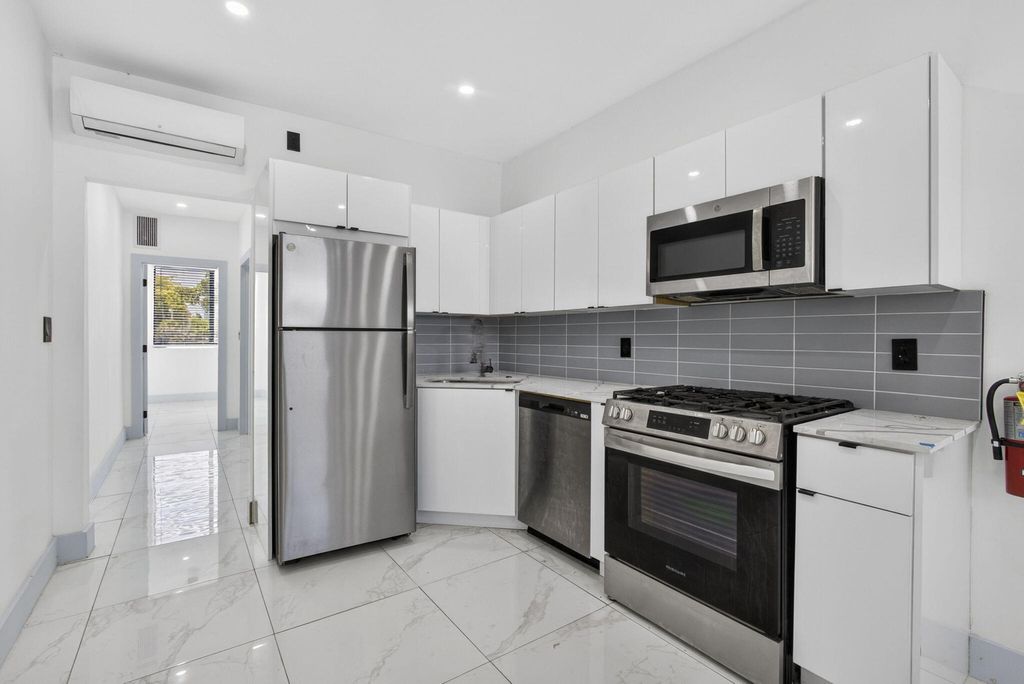 Photo of 2032 N Dixie Highway #15, West Palm Beach, FL 33407 (MLS # B26019147)
