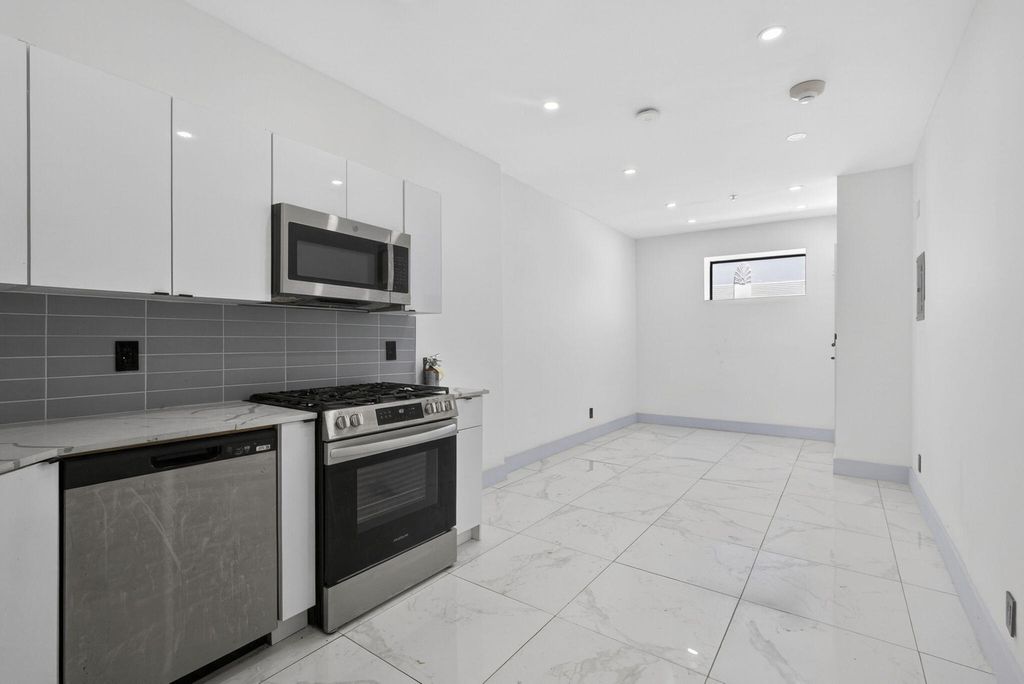 Photo of 2032 N Dixie Highway #15, West Palm Beach, FL 33407 (MLS # B26019147)