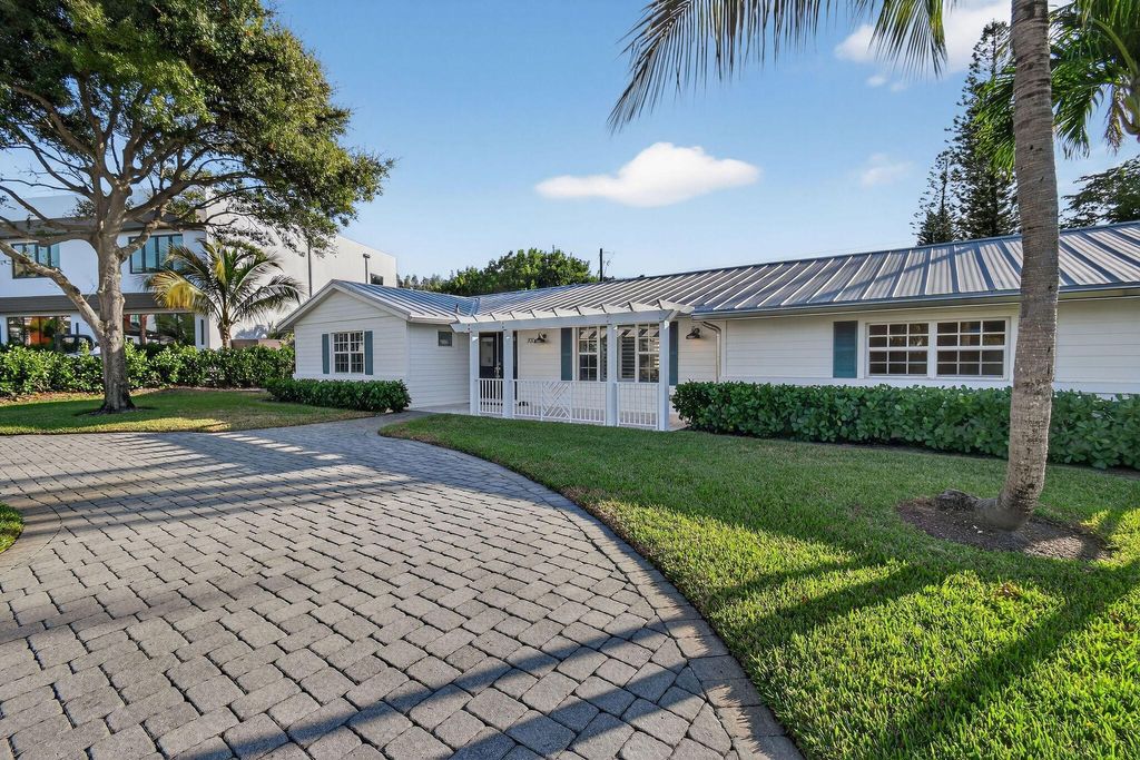 Photo of 700 Lakeside Circle, North Palm Beach, FL 33408 (MLS # R11149192)