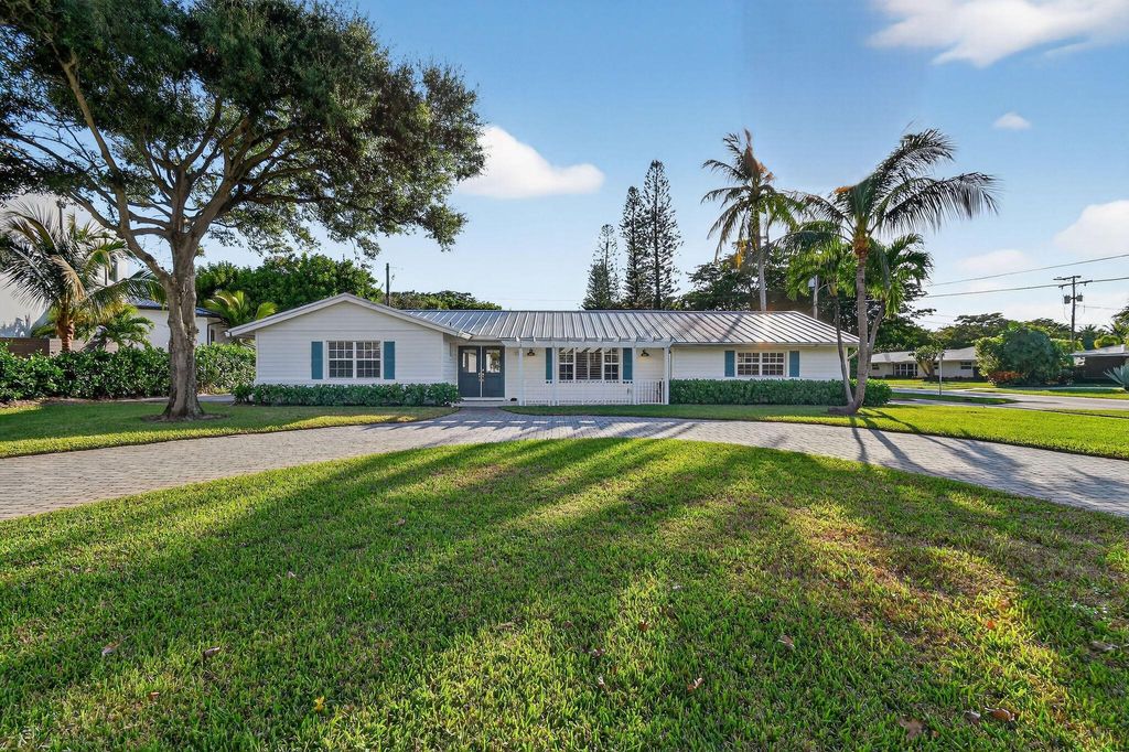 Photo of 700 Lakeside Circle, North Palm Beach, FL 33408 (MLS # R11149192)