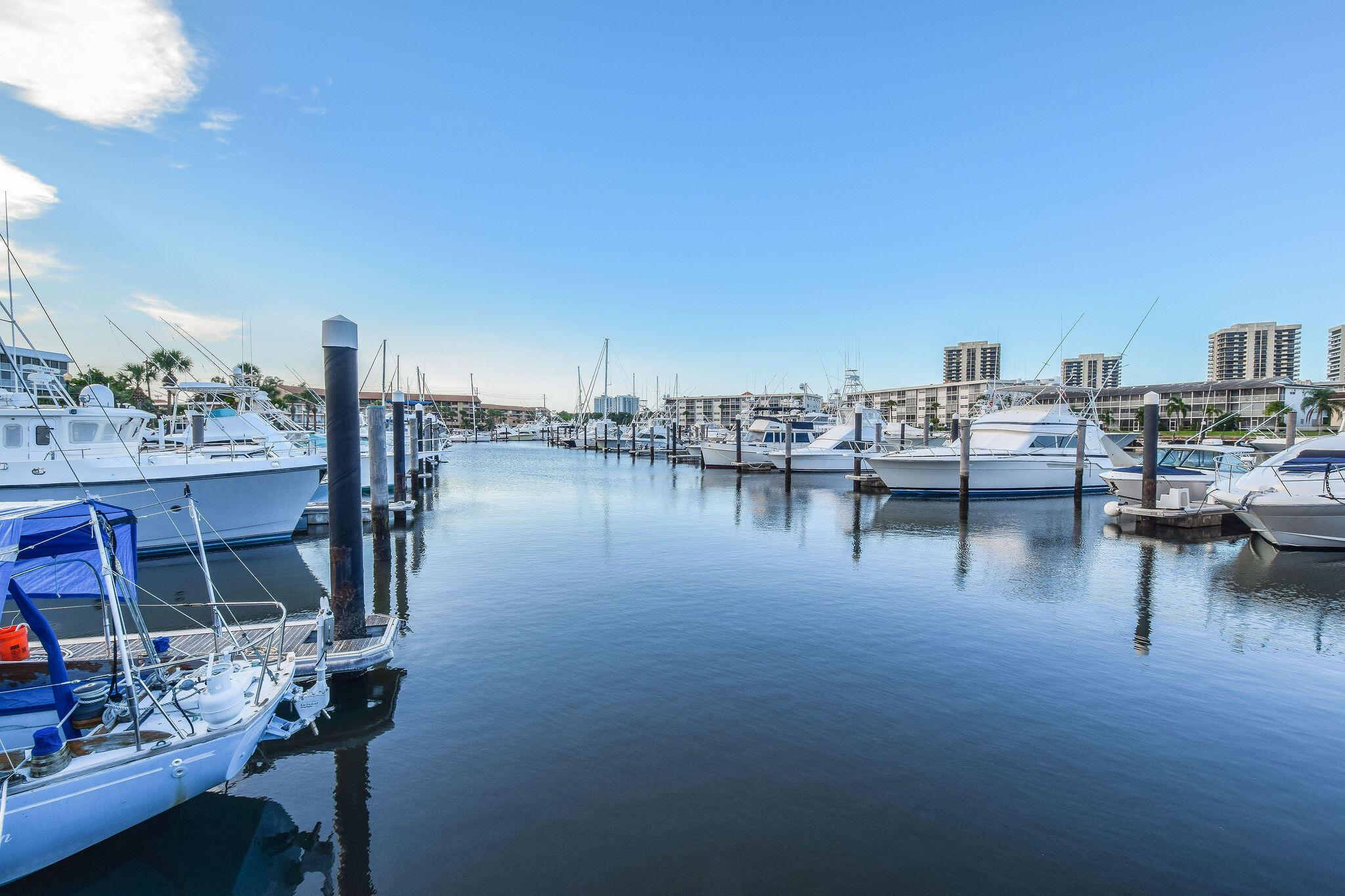 YACHT CLUB - Residential