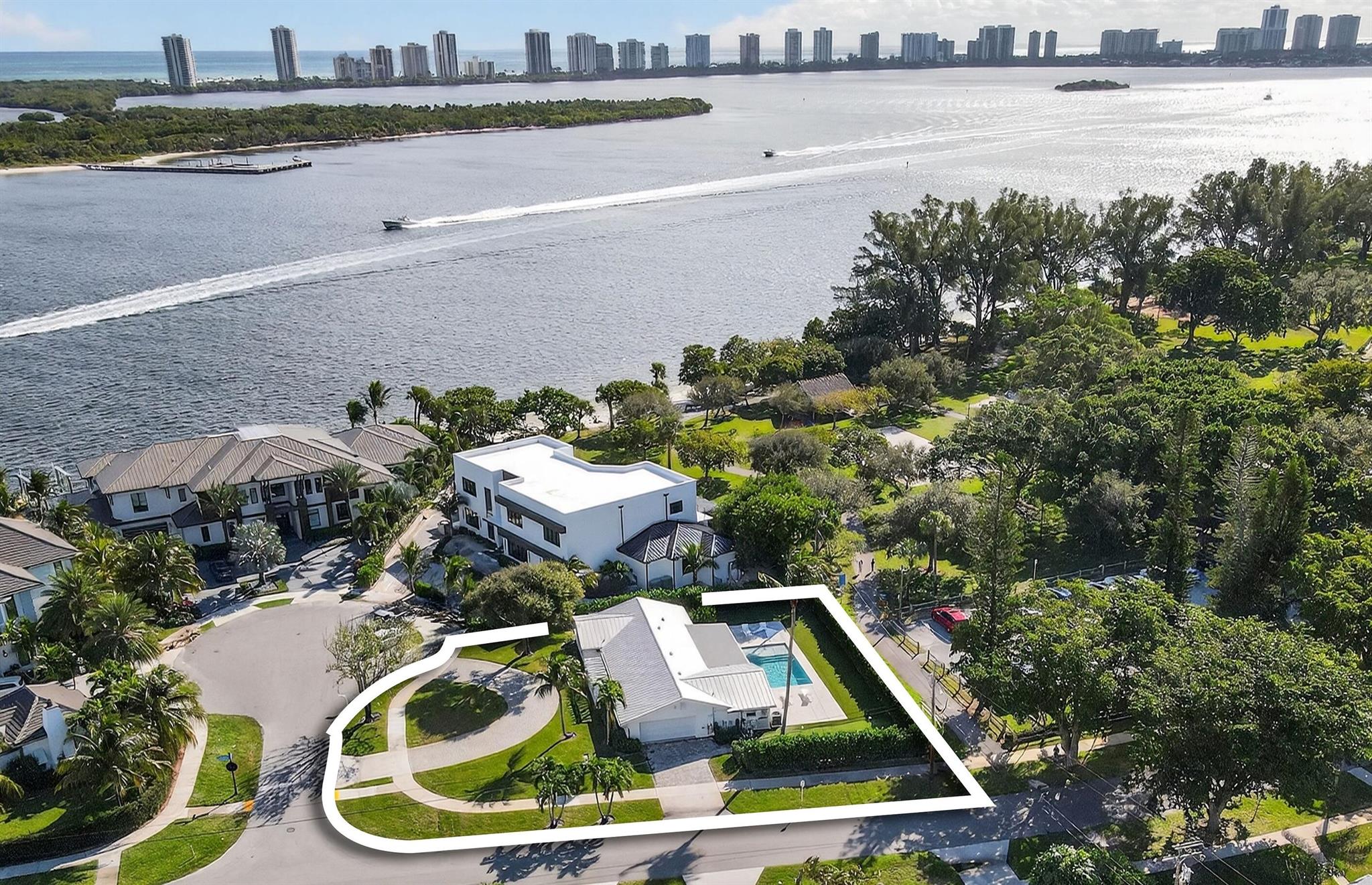 YACHT CLUB - Residential