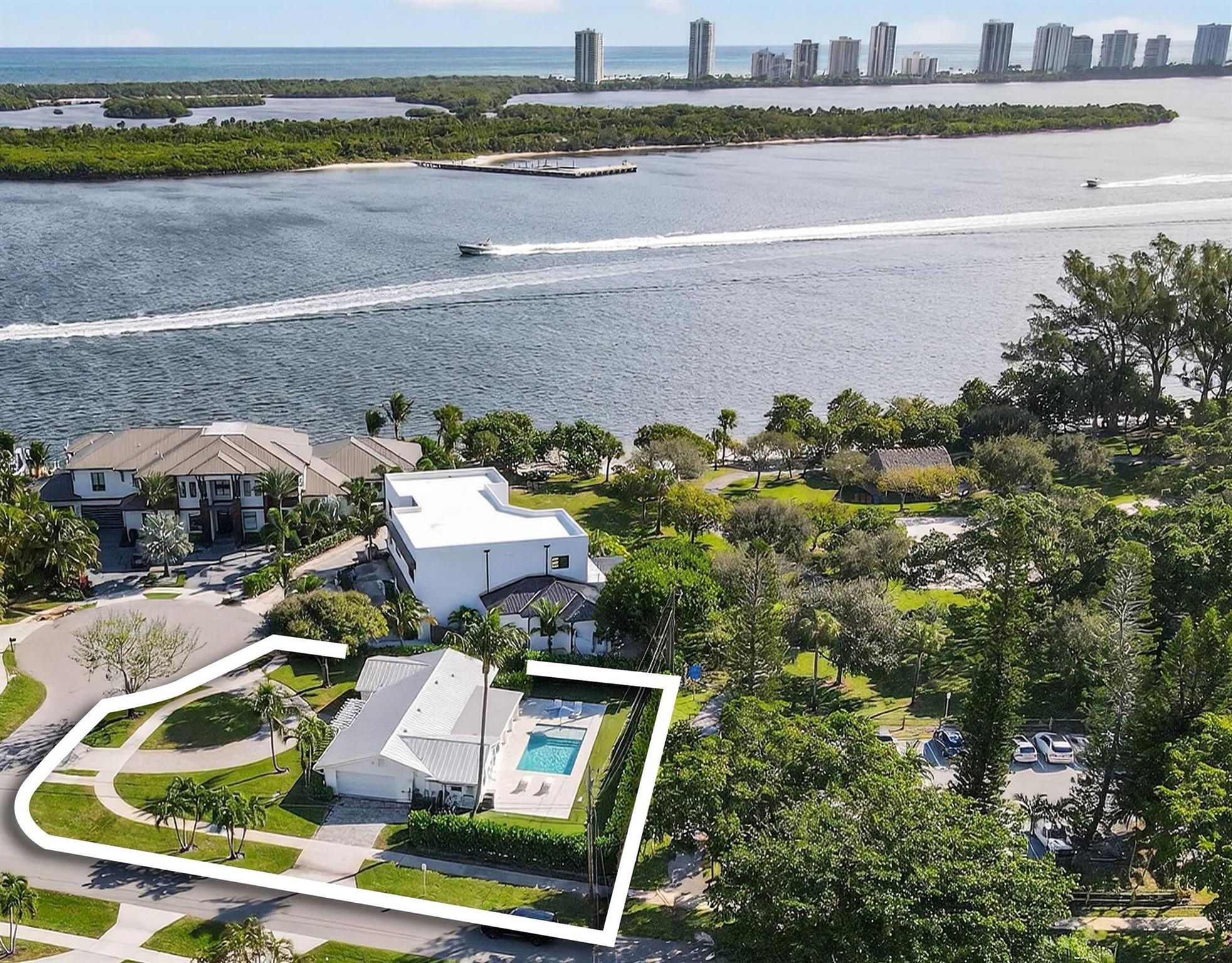 YACHT CLUB - Residential