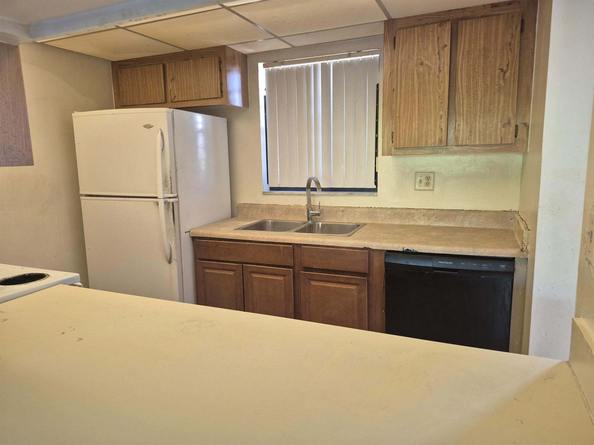 2-Bedroom / 2-Bath, LOW MONTHLY HOA.Centrally Located next to Outlet Mall, 195, Home Depot, Target, 10-min to CityPlace and much more ! Needs TLC.