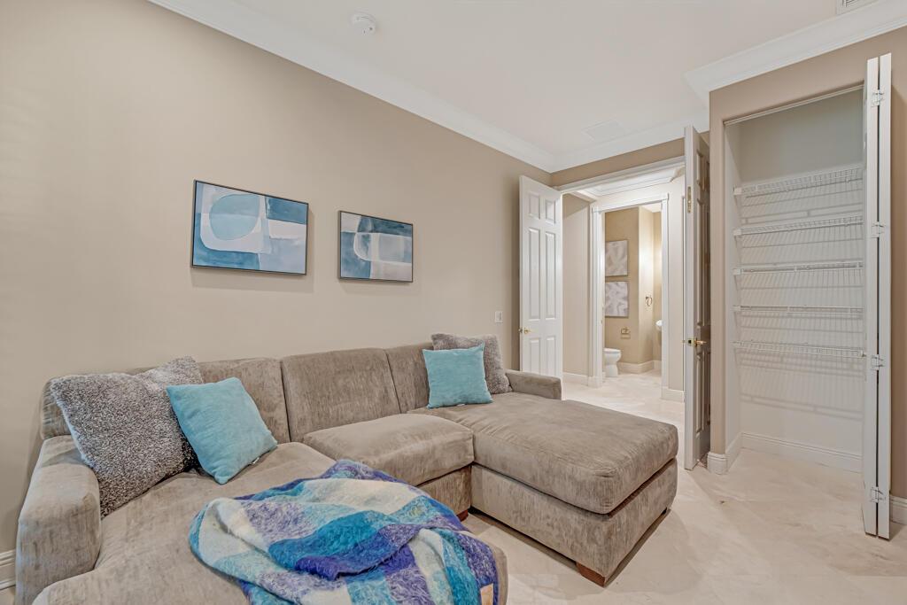 VALENCIA SHORES - Residential