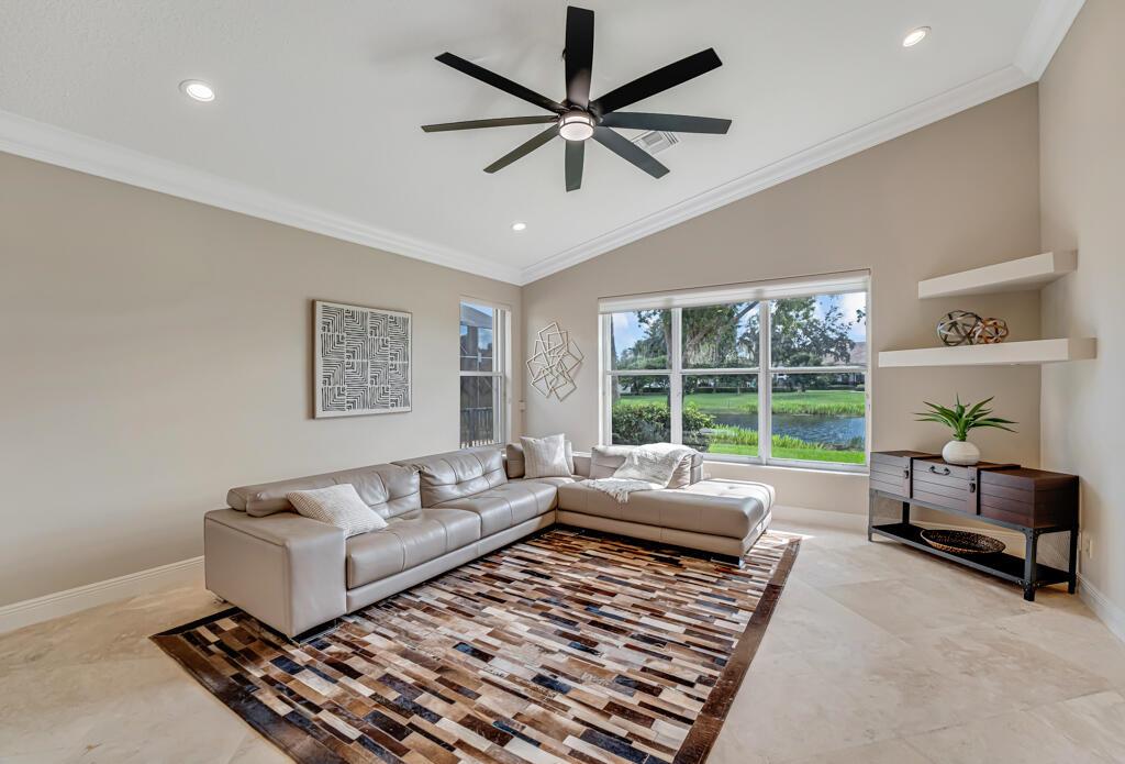 VALENCIA SHORES - Residential