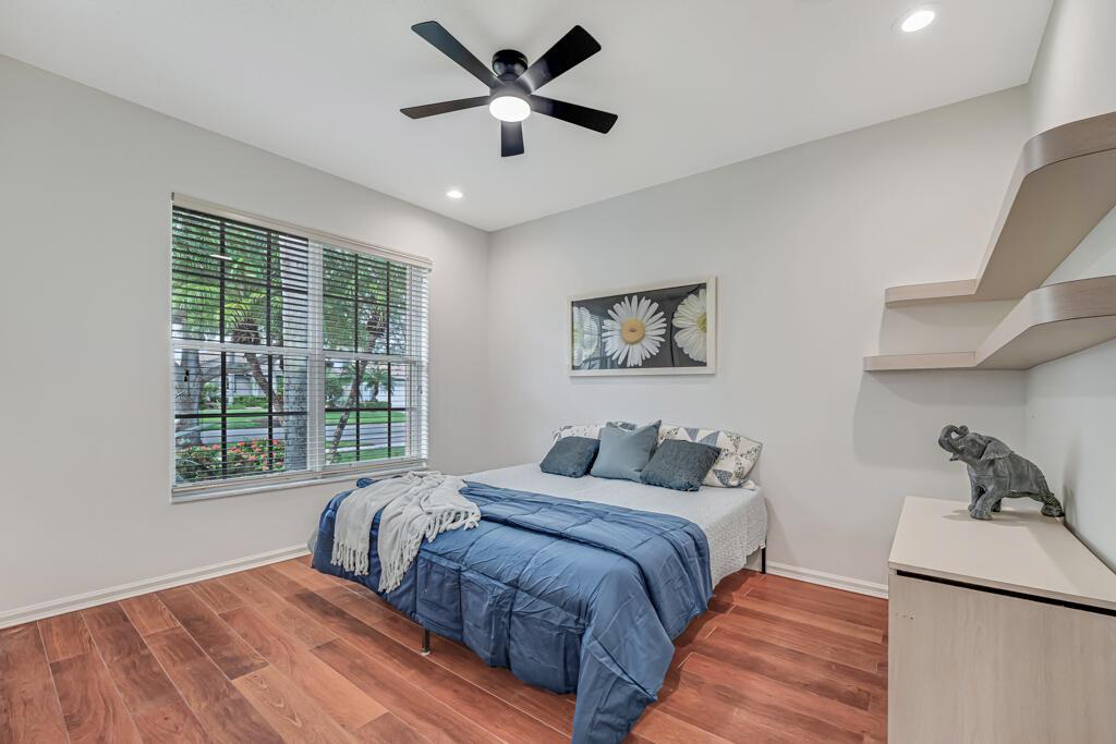 VALENCIA SHORES - Residential
