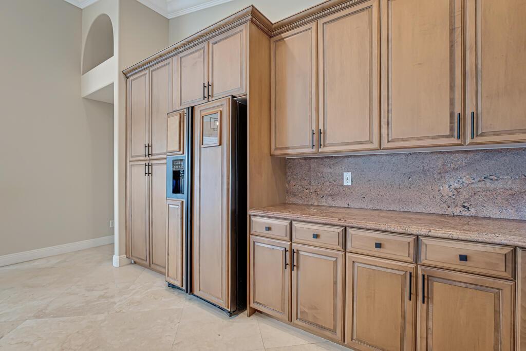 VALENCIA SHORES - Residential