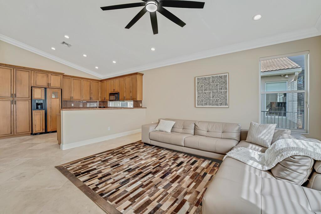 VALENCIA SHORES - Residential