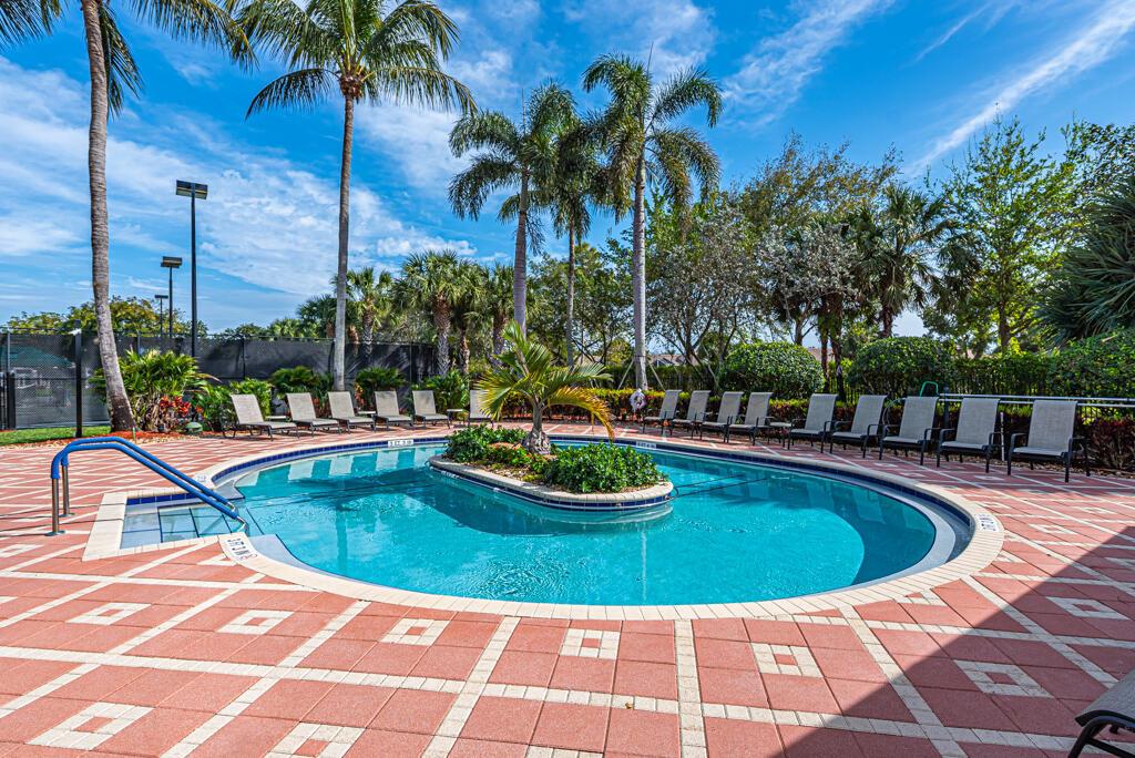 VALENCIA SHORES - Residential