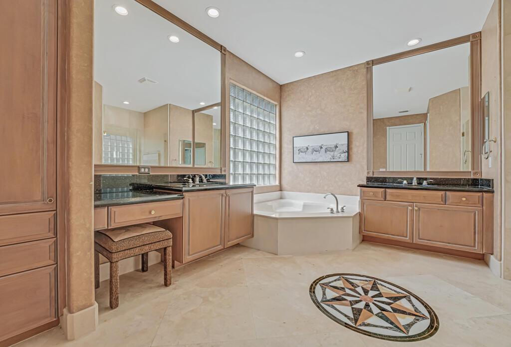 VALENCIA SHORES - Residential