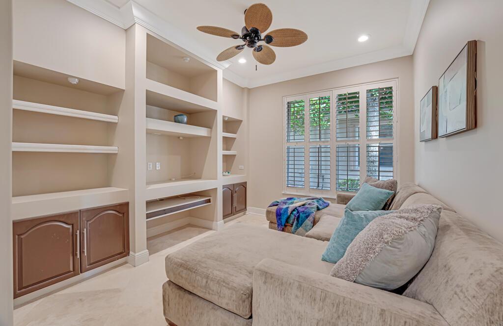 VALENCIA SHORES - Residential