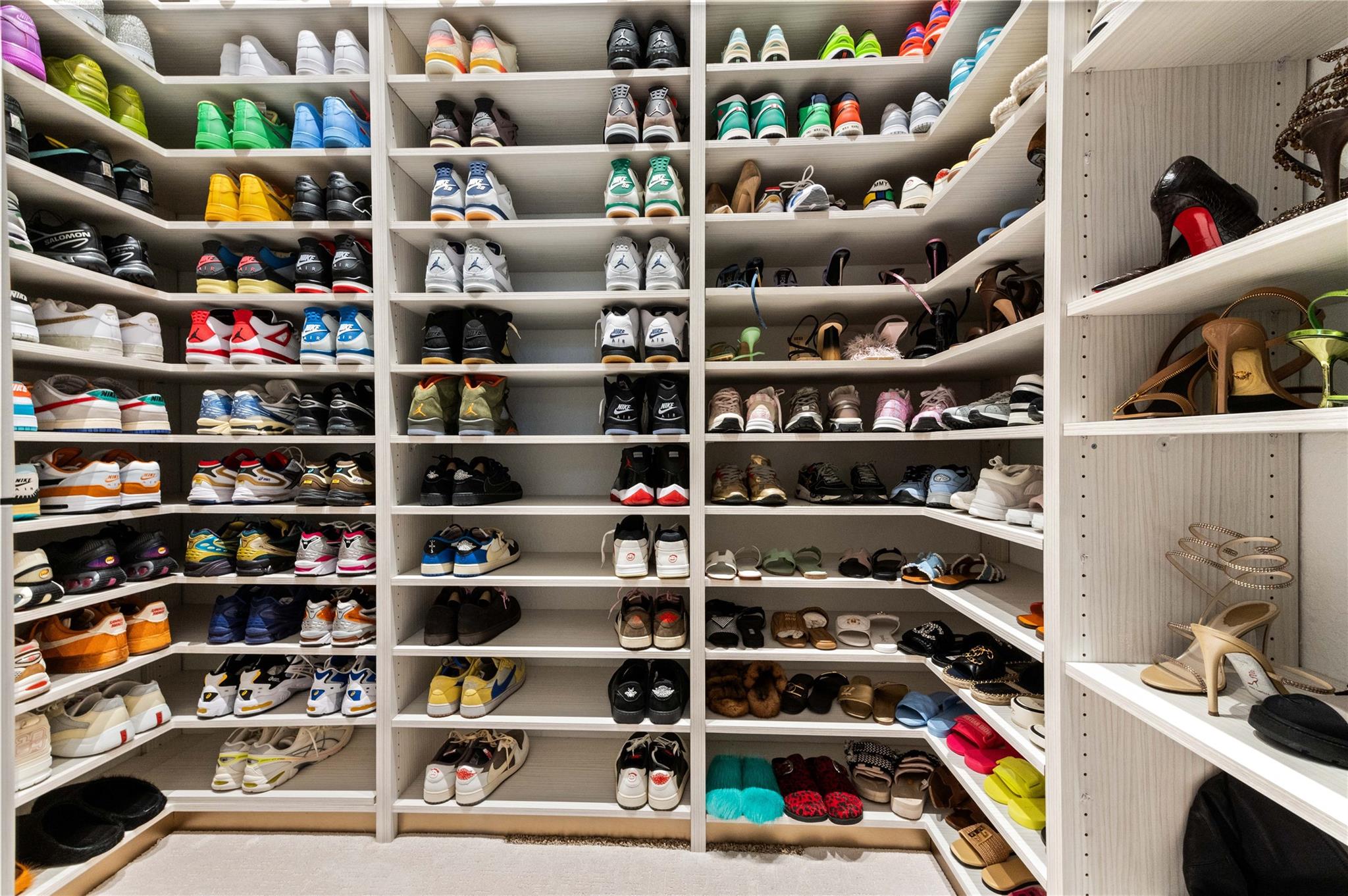 SIGNATURE ESTATES - Residential