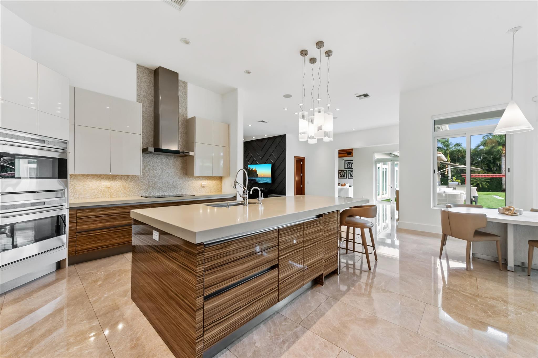 SIGNATURE ESTATES - Residential