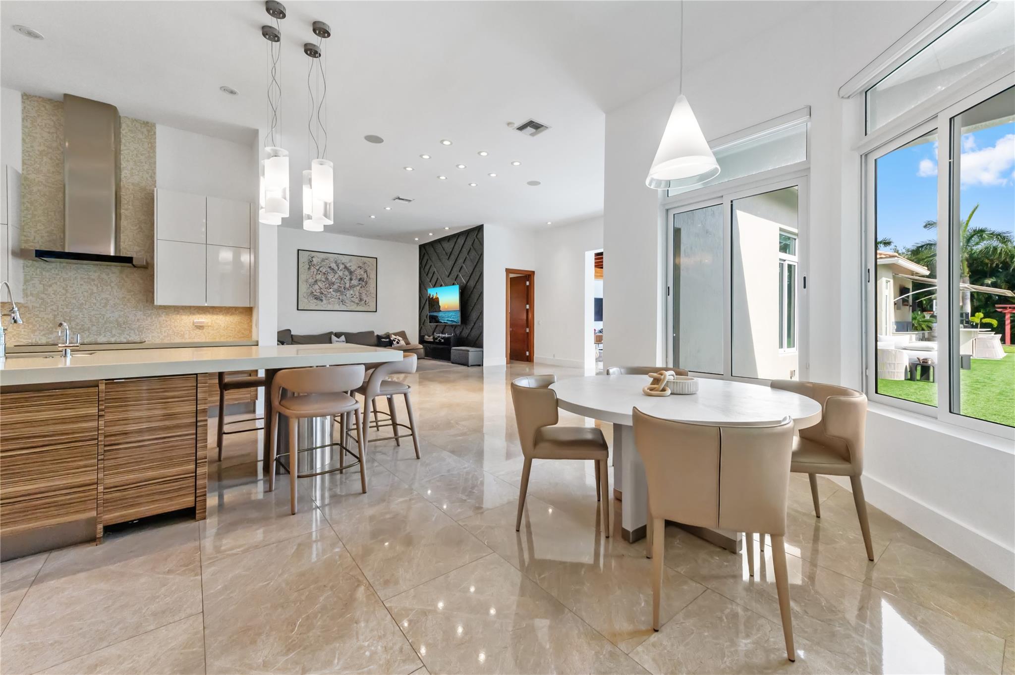 SIGNATURE ESTATES - Residential