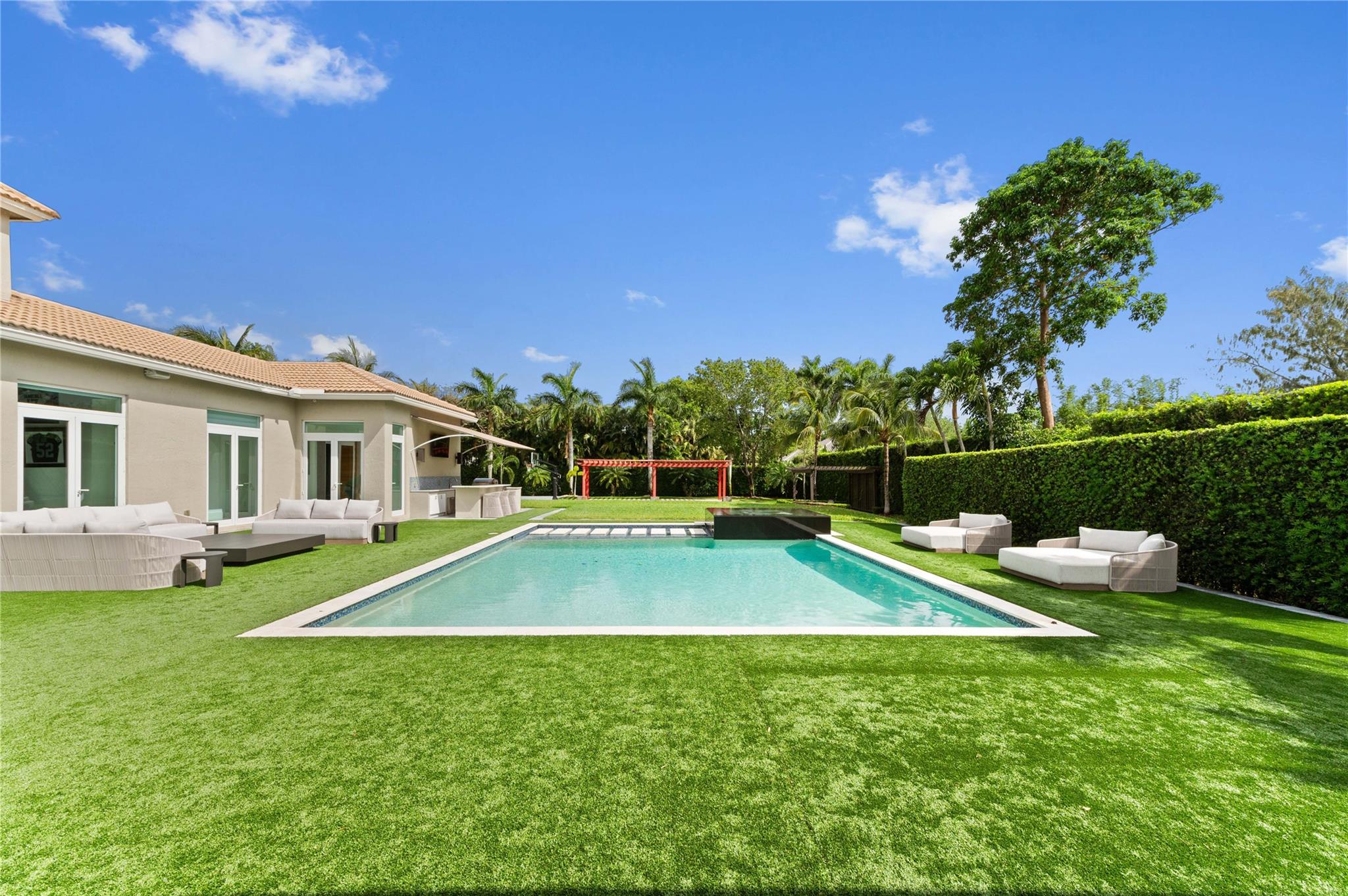 SIGNATURE ESTATES - Residential