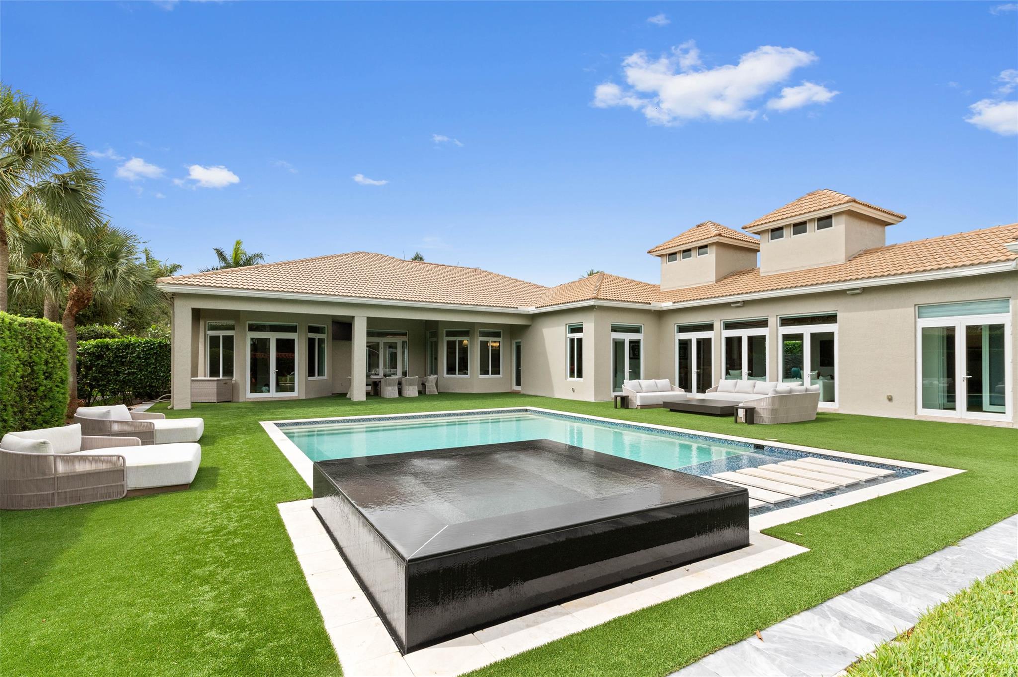 SIGNATURE ESTATES - Residential