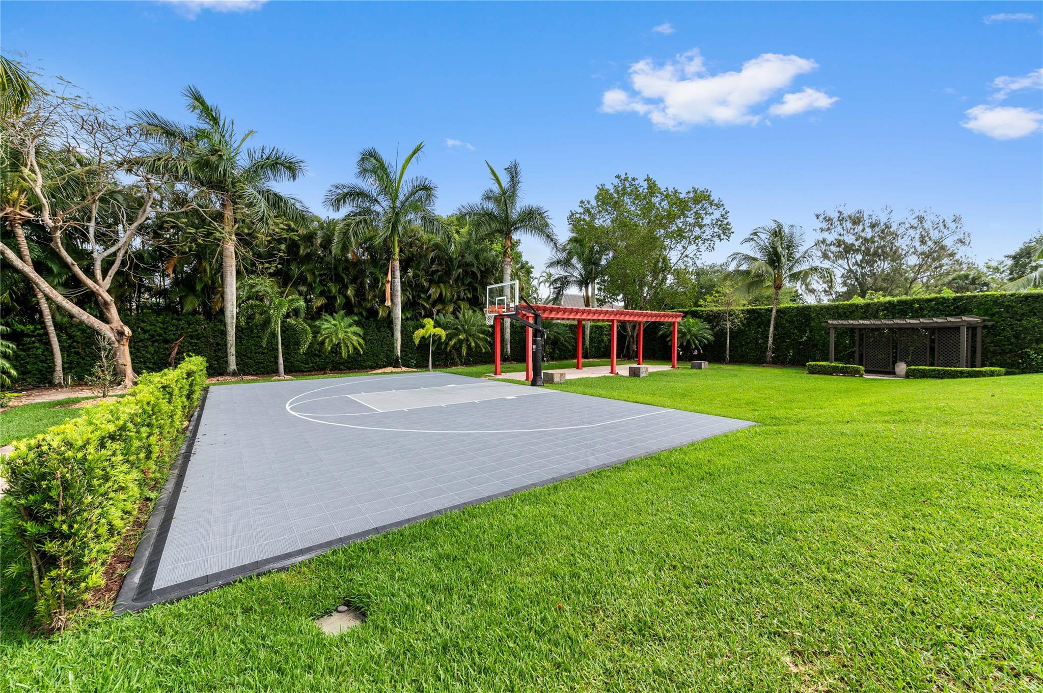 SIGNATURE ESTATES - Residential