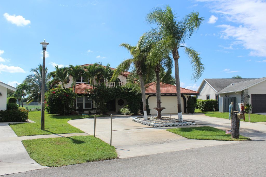 Photo of 13847 Geranium Place, Wellington, FL 33414 (MLS # B26000780)