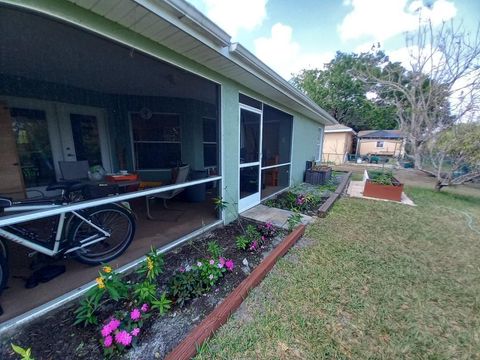 Single Family Residence in Port St Lucie FL 1719 Leafy Road Rd 28.jpg