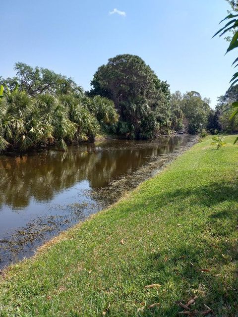 Single Family Residence in Port St Lucie FL 1719 Leafy Road Rd 42.jpg