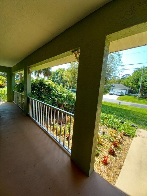 Single Family Residence in Port St Lucie FL 1719 Leafy Road Rd 29.jpg