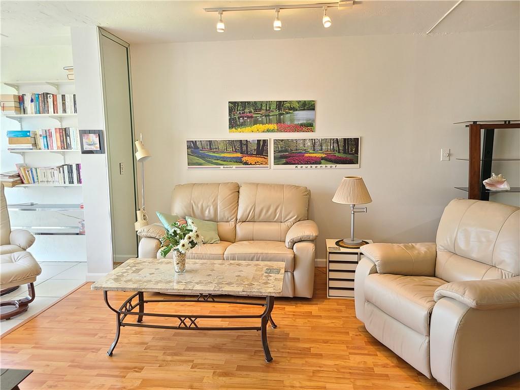 SOMERSET H - Residential