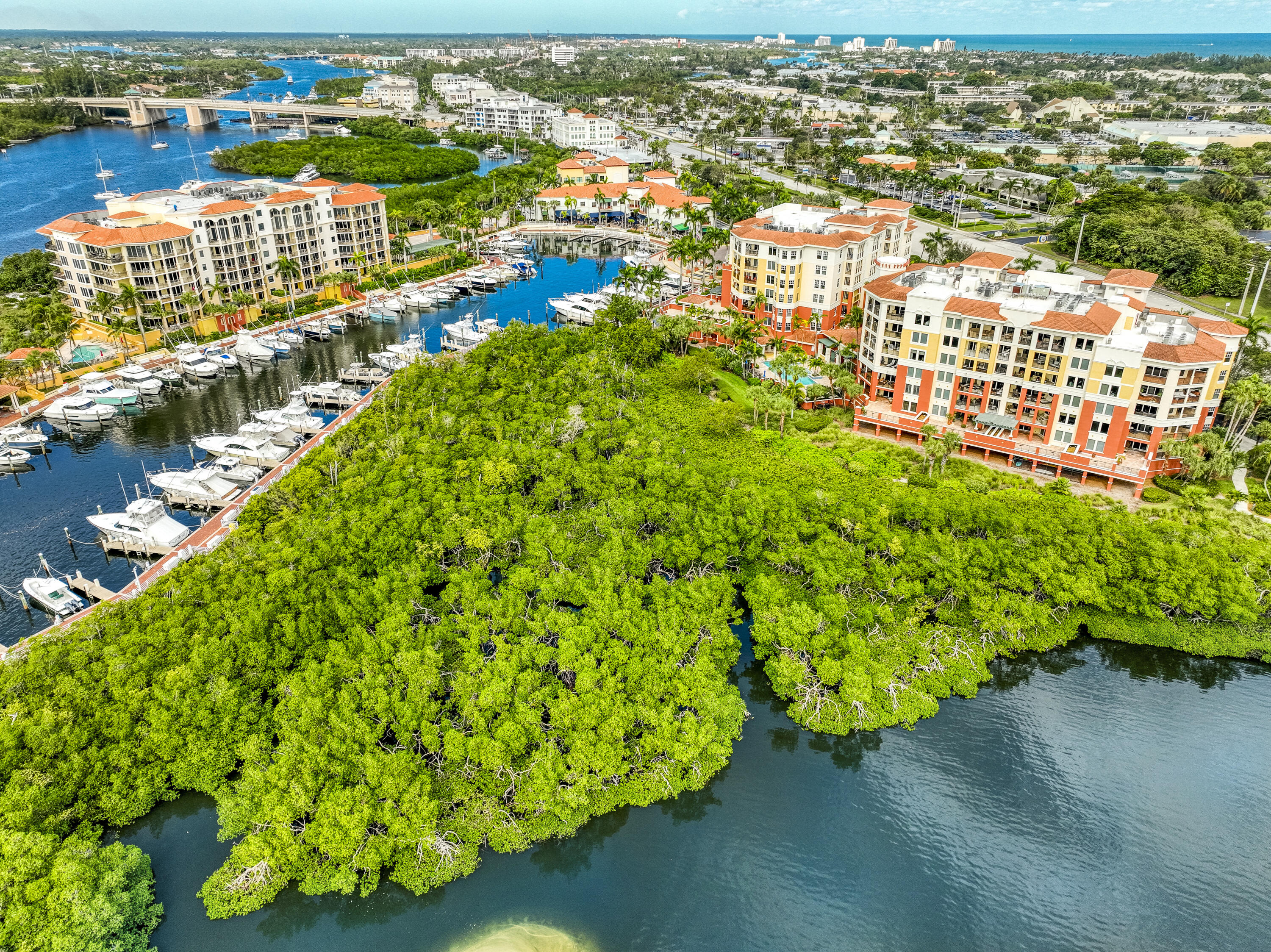 Jupiter Yacht Club - Land