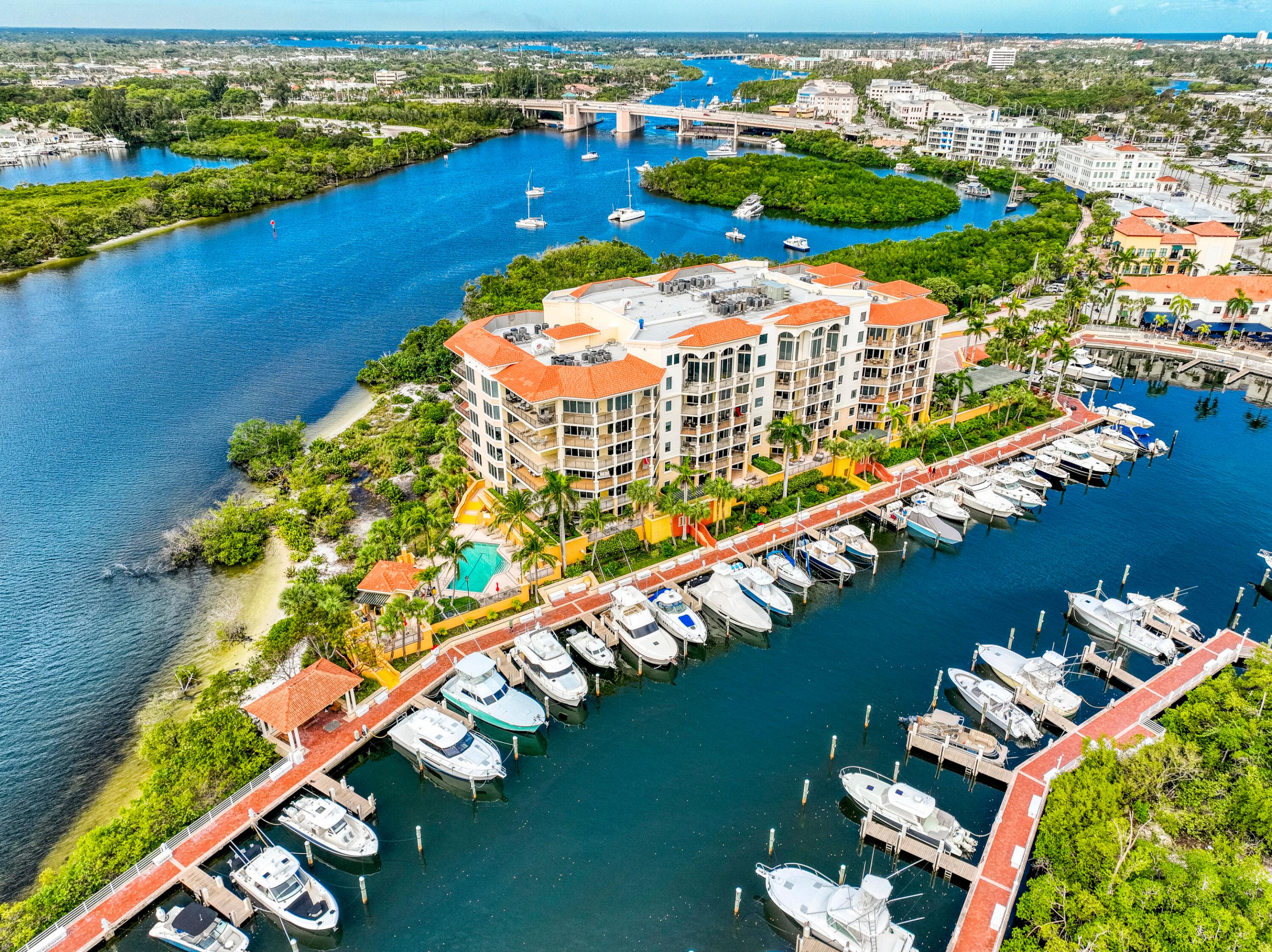 Jupiter Yacht Club - Land