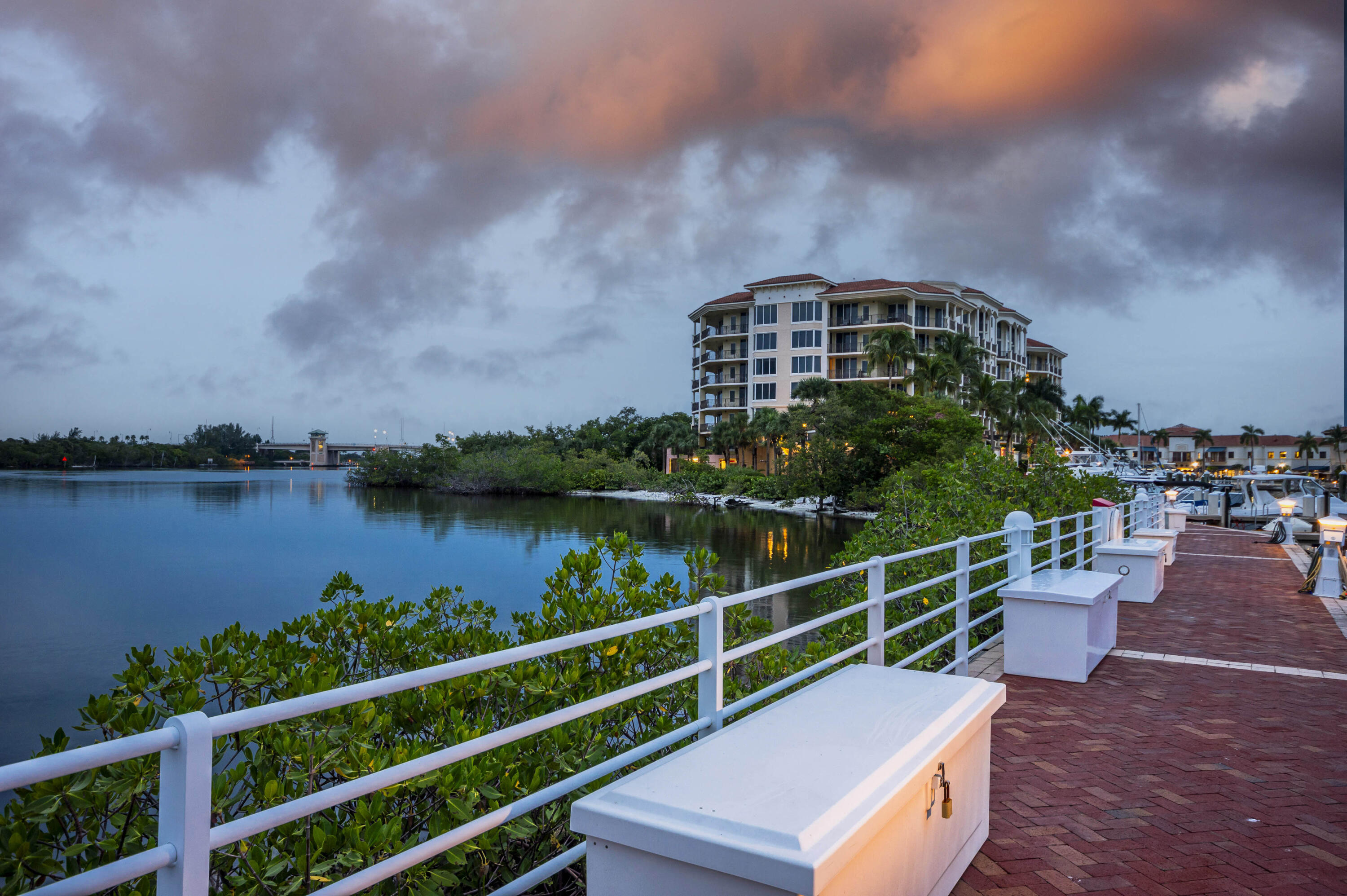 Jupiter Yacht Club - Land