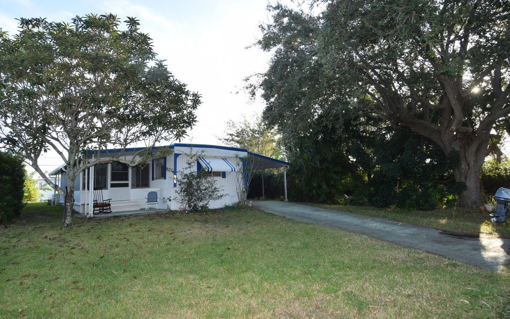 Photo of 7138 SE Bluebird Circle, Hobe Sound, FL 33455 (MLS # R10798085)